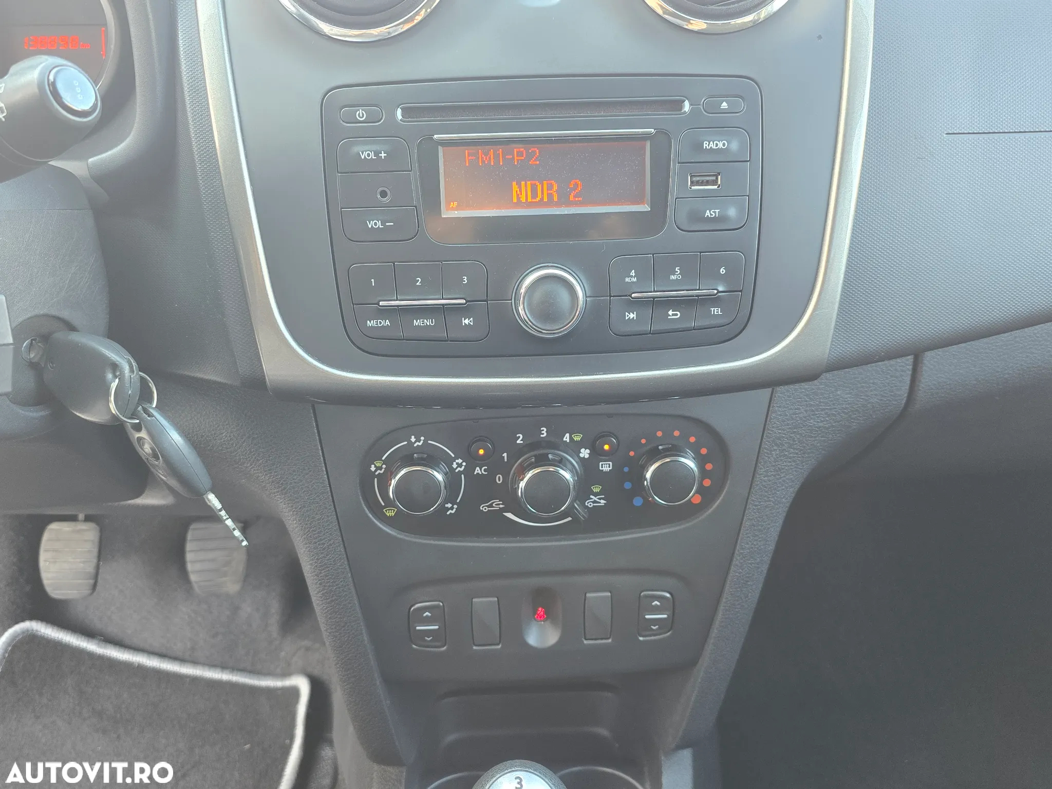 Dacia Logan MCV 1.2 16V 75 Ambiance - 10