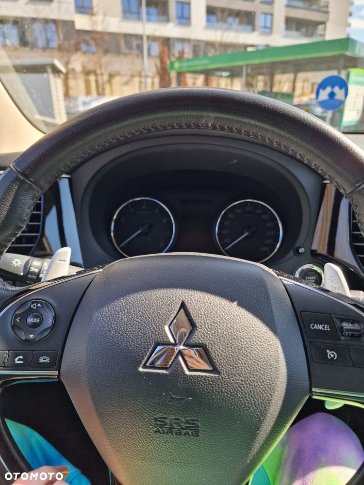 Mitsubishi Outlander 2.0 Intense + Navi 4WD CVT - 9