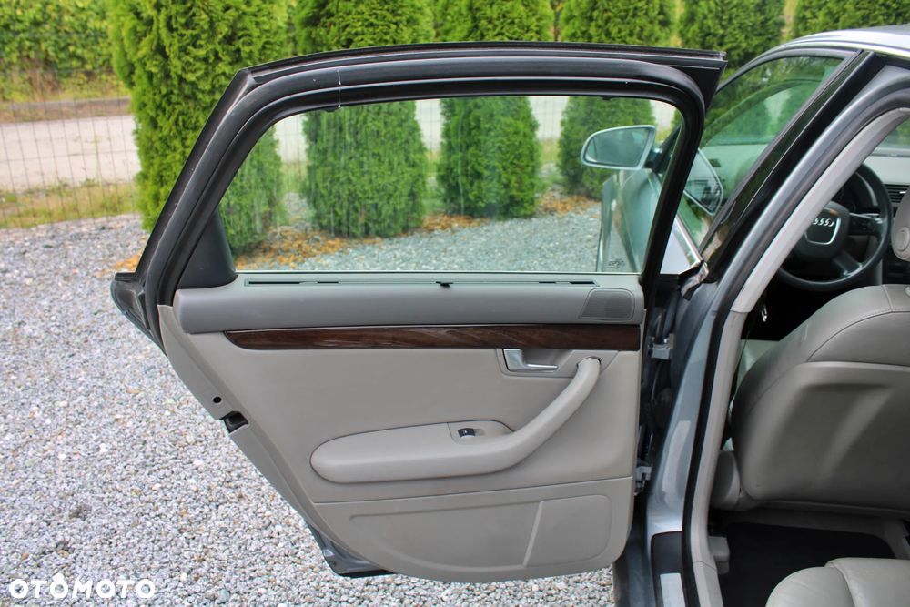 Audi A4 Limousine 2.0 T FSI quattro tiptronic - 33