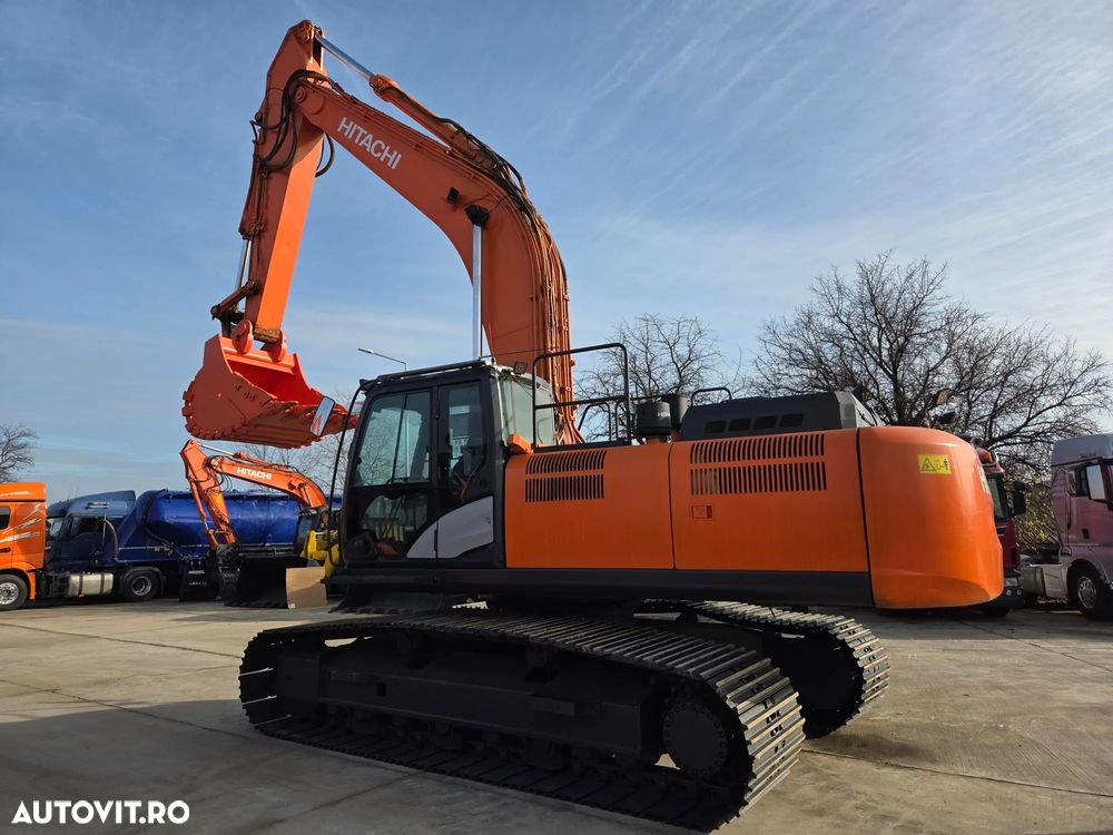 Hitachi ZX350, 2018, 8.061h, cupa noua, Masa operationala 35,6t, Inst hidr pe picon pe brate, inst hidr rotire, gresare automata, senile 90% ok, 3 pompe hidr HITACHI, produs in JAPONIA, Isuzu 282CP, Ad sapare 7,5m, ridica 22t, STARE F BUNA-PROMOTIE 89.900EUR - 27