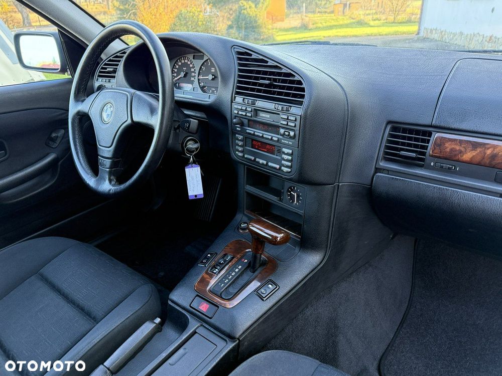 BMW Seria 3 316i - 10