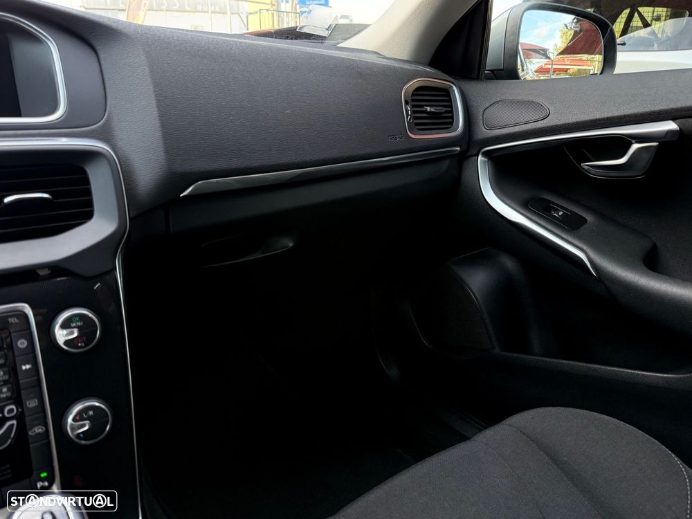 Volvo V40 2.0 D2 Momentum - 18