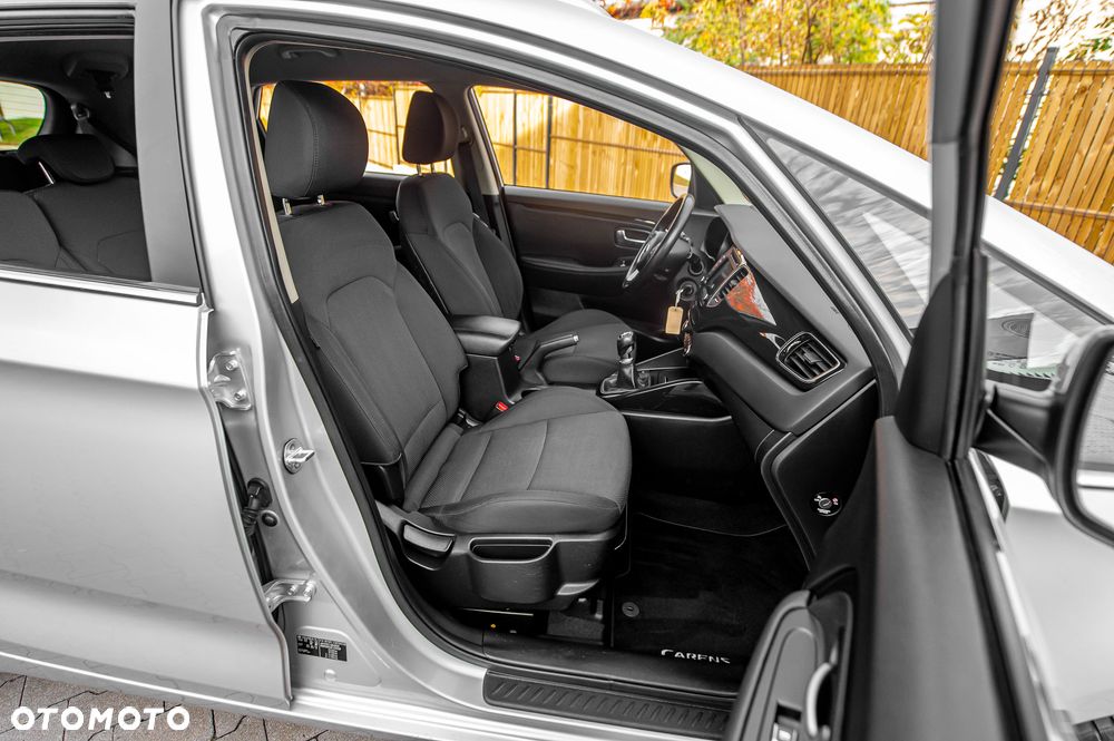 Kia Carens - 23