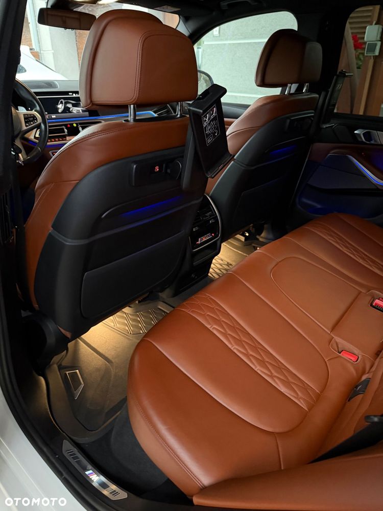 BMW X5 M M50i - 10