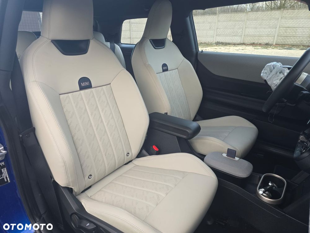 MINI Cooper C Essential Trim - 16
