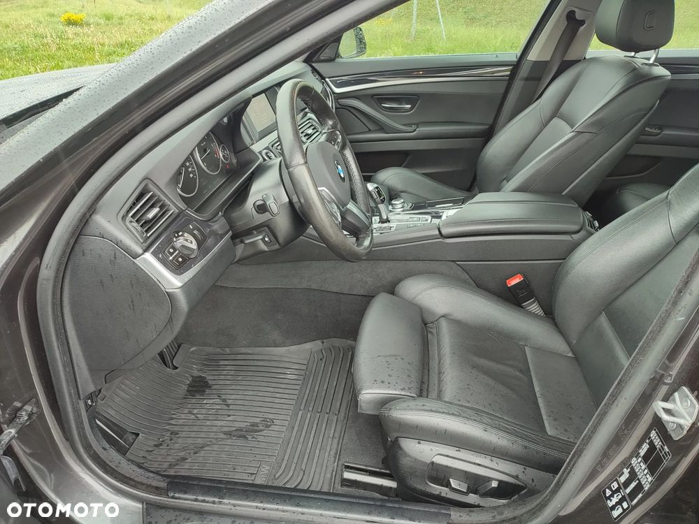 BMW Seria 5 530d xDrive - 12