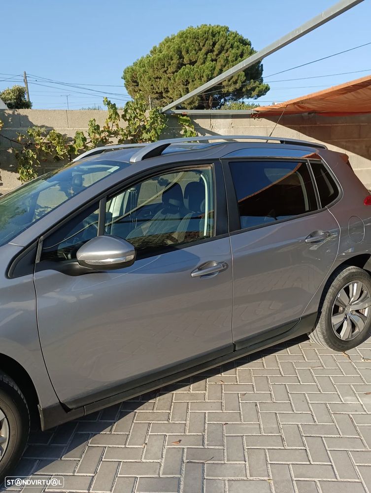 Peugeot 2008 1.2 PureTech Allure - 3