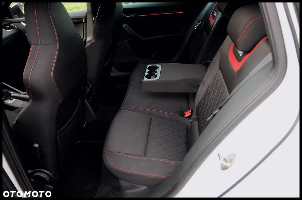 Skoda Octavia 2.0 TDI 4x4 DSG RS - 32