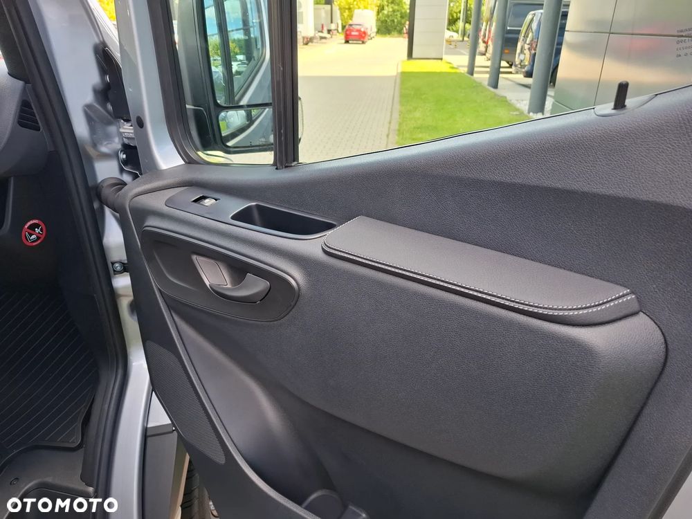 Mercedes-Benz Sprinter 317 CDI Furgon PRO długi 4325 mm L3H2 - 33
