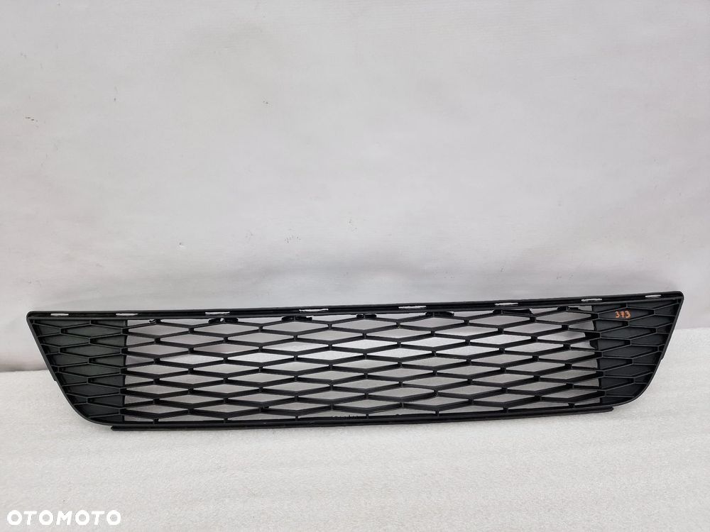 SEAT TOLEDO 4 IV 6JA 11- KRATKA ŚRODKOWA ZDERZAKA PRZEDNIEGO PRZÓD , NR 6JA853677 , NR AUKCJI KR373 - 1
