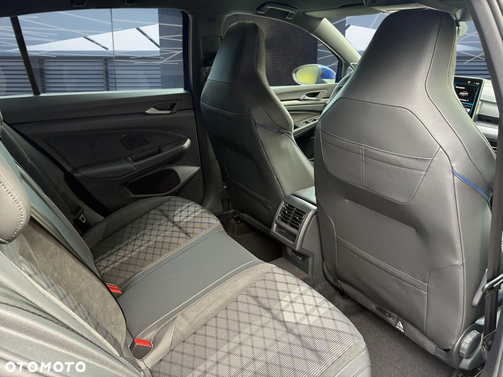 Volkswagen Golf - 28