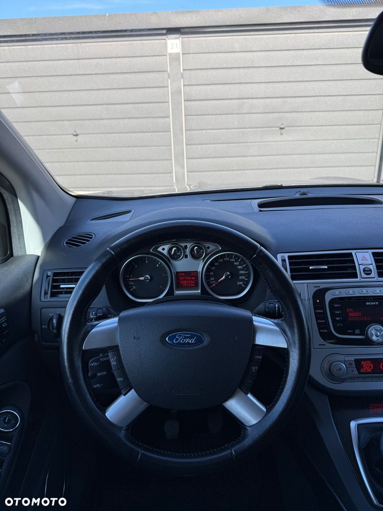 Ford Kuga 2.0 TDCi 4x4 Titanium - 28
