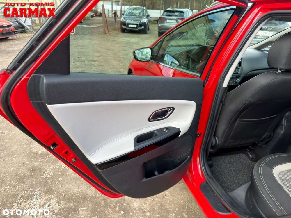 Kia Ceed - 13
