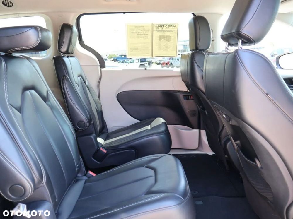 Chrysler Pacifica - 13