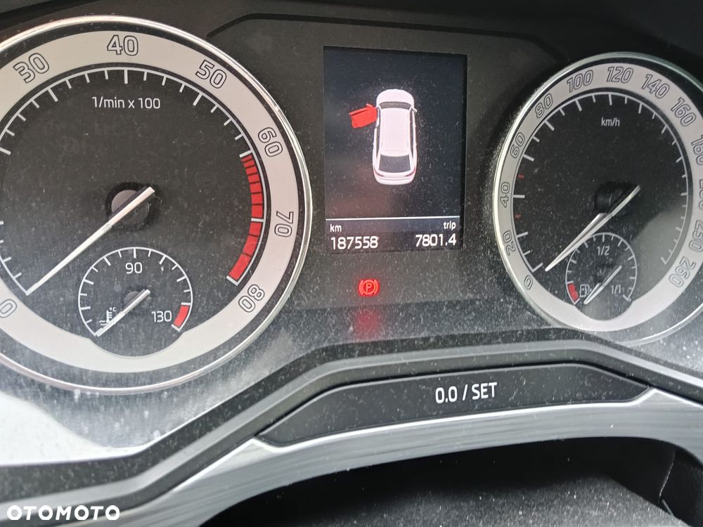Skoda Superb 2.0 TSI Ambition DSG - 8