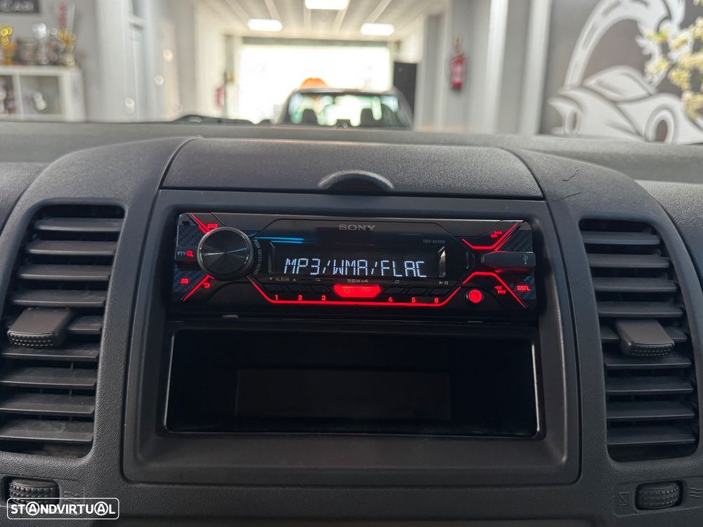 Nissan Pick Up 2.5 TD CD Navara Pilot ABS+FN+CD - 34