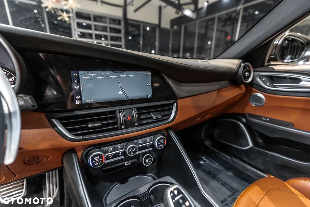 Alfa Romeo Giulia 2.0 Turbo 16V AT8-Q4 Veloce - 25
