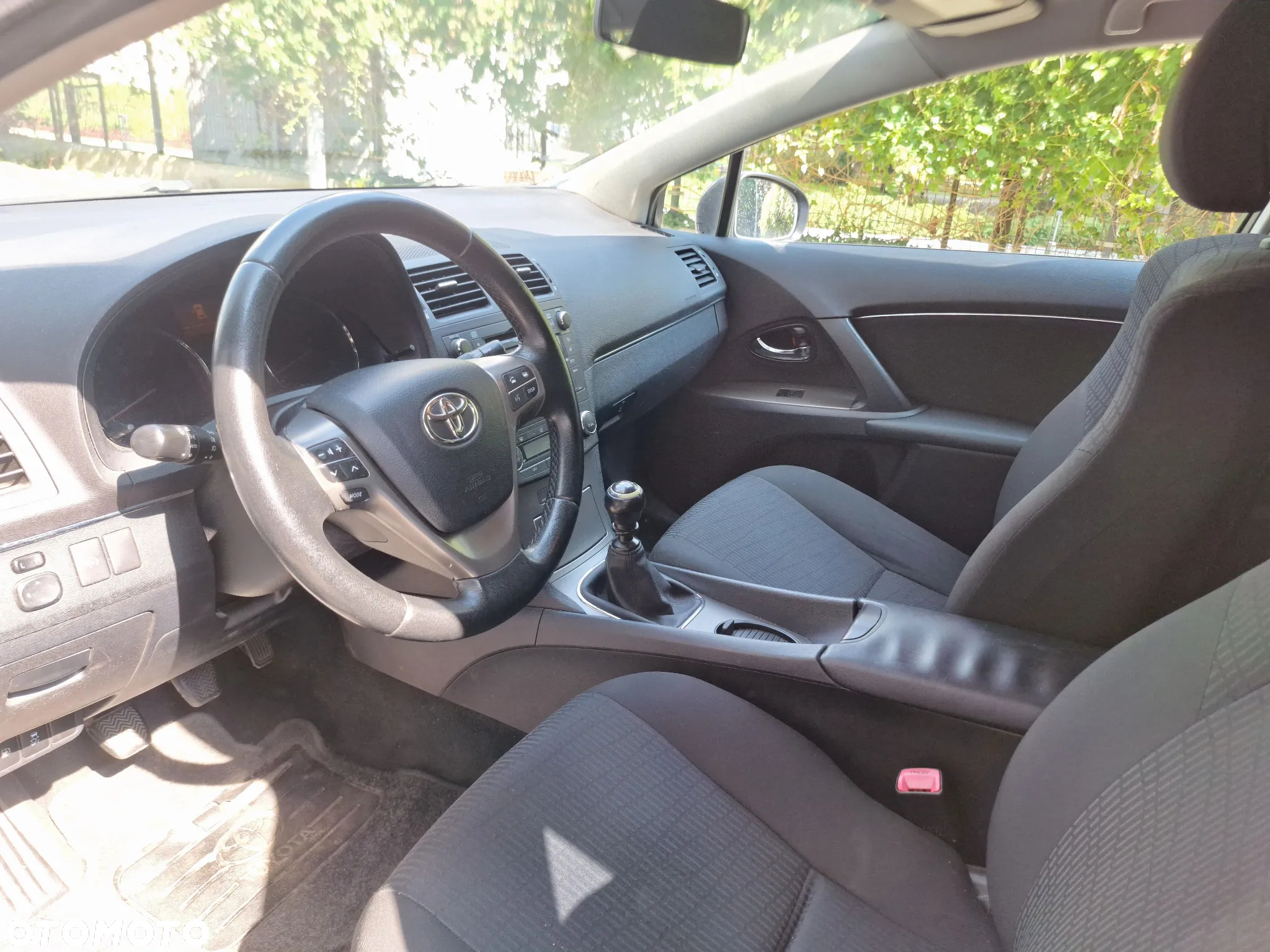 Toyota Avensis 2.0 D-4D - 9