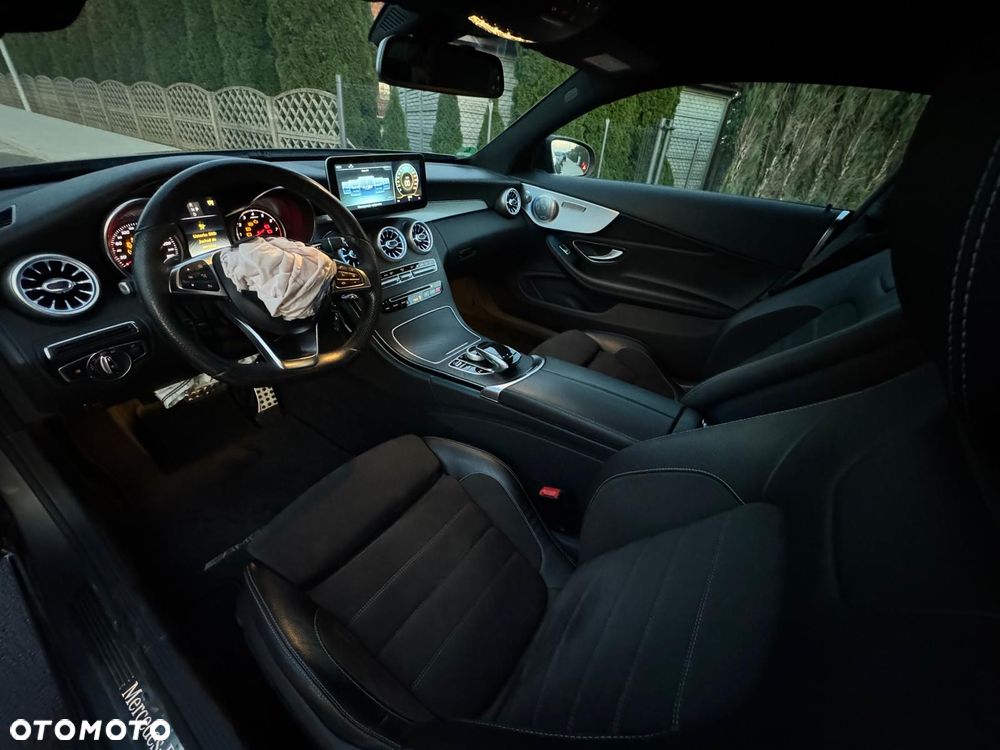 Mercedes-Benz Klasa C 300 9G-TRONIC Night Edition - 15