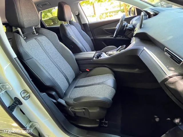 Peugeot 3008 1.5 BlueHDi Allure Pack EAT8 - 28