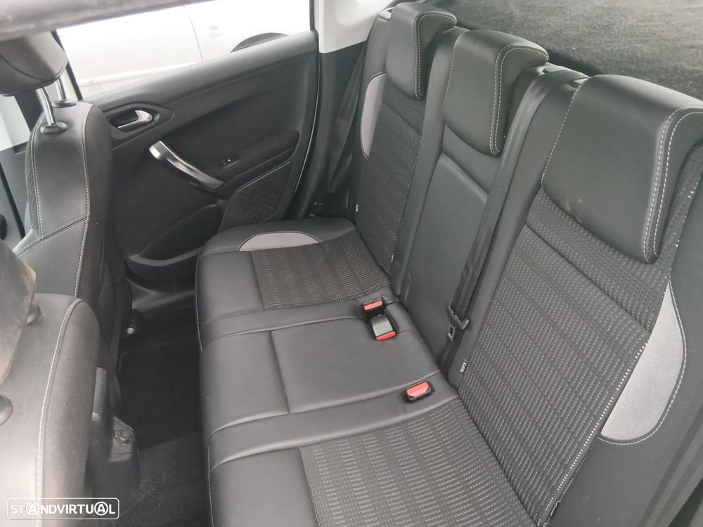 Peugeot 2008 1.6 BlueHDi Allure - 15