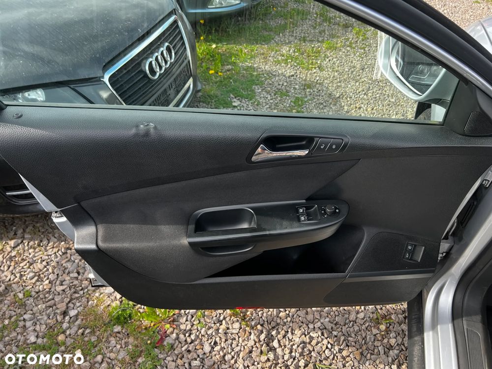 Volkswagen Passat 1.9 TDI DPF Comfortline - 23
