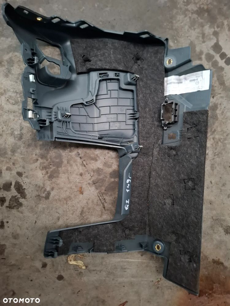 AUDI Q2 PLASTIK POD KIEROWNICE - 2