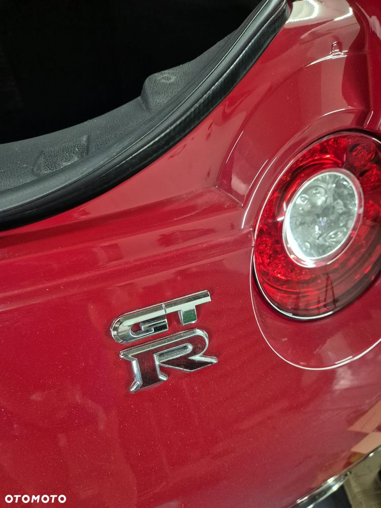 Nissan GT-R - 12