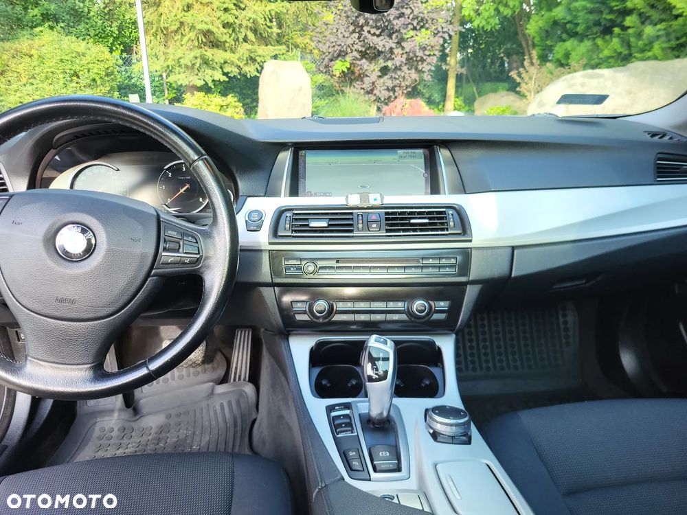 BMW Seria 5 520d xDrive - 11