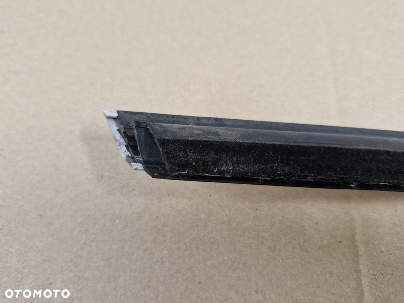 MERCEDES BENZ A W176 LISTWA ZGARNIAJĄCA DRZWI LEWY PRZÓD A1767250082 - 6