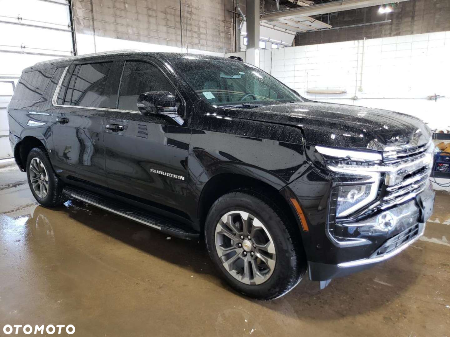 Chevrolet Suburban - 5