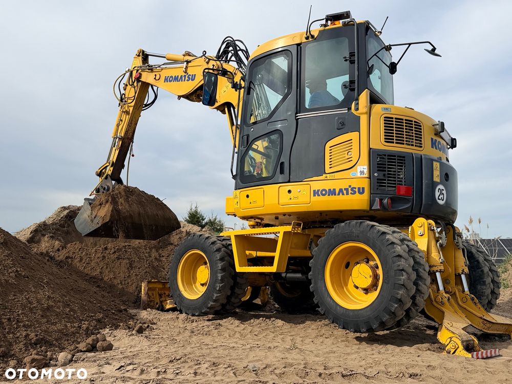 Komatsu 4x4x4 ramię łamane Koparka kołowa KOMATSU  PW98MR-8 10ton 4x4x4 ośki skrętne Ramię 3x łamane BEZ DPF i ADBLUE 4 cyl dodatkowe wyjścia hydr Pług Podpory 2012 szybka zwinna Prosto z importu 1 właściciel Cat TEREX Liebherr Wacker Pw 98 Mr 8 11 - 20