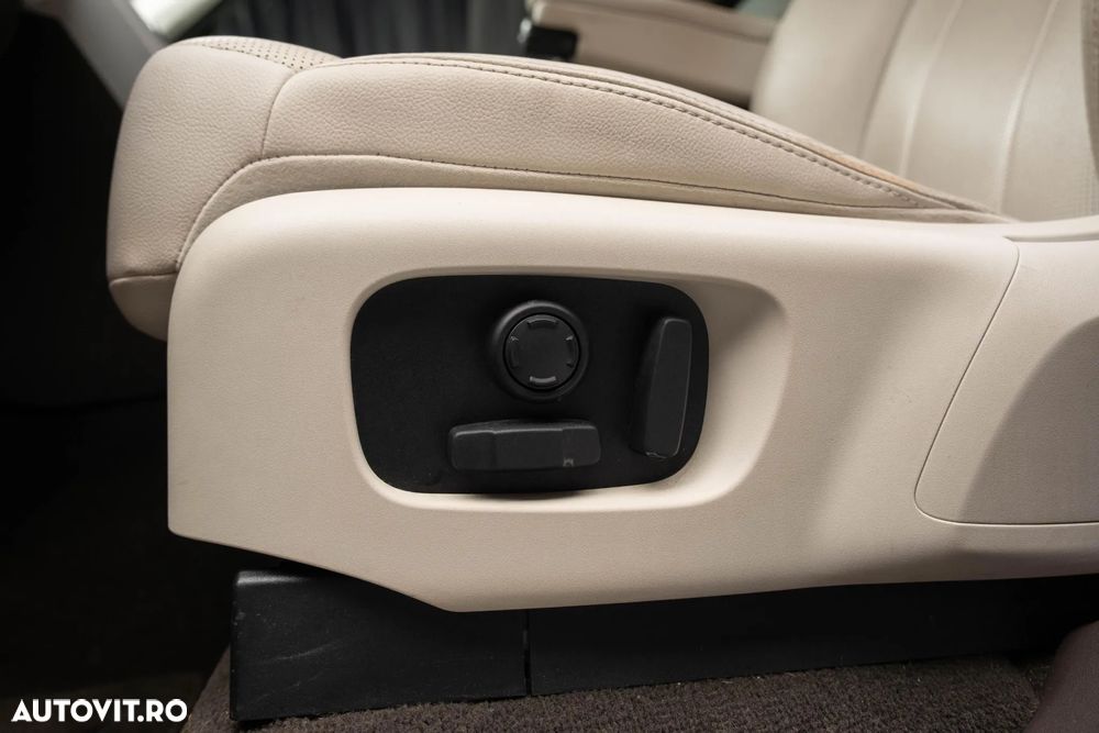 Land Rover Discovery 3.0 L SD6 HSE Luxury - 25