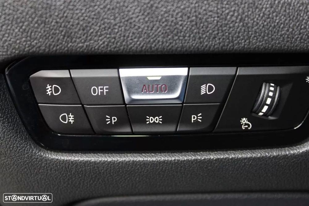 BMW 320 d Line Sport Auto — fotografia 13