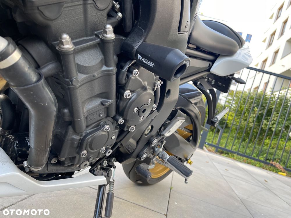 Yamaha FZ - 11