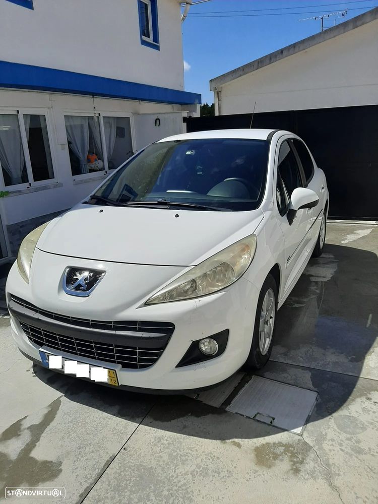Peugeot 207 - 1