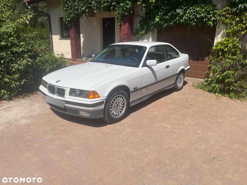 BMW Seria 3 318is - 1