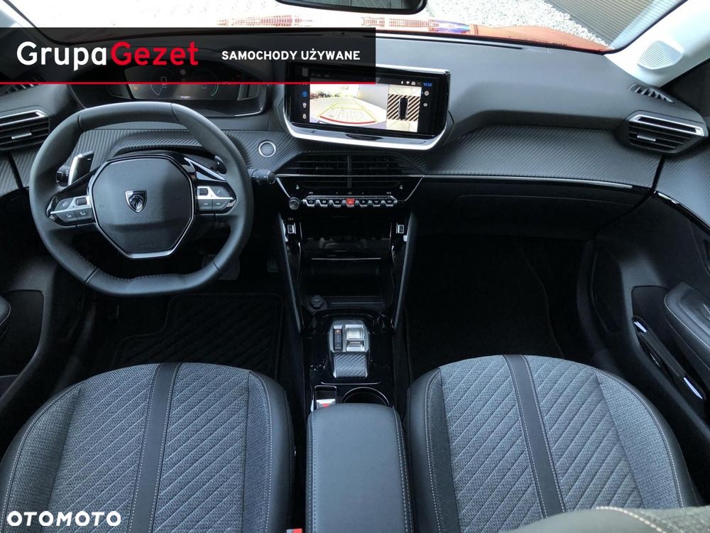 Peugeot 208 - 8