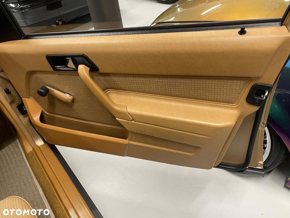 Mercedes-Benz W201 (190) - 11