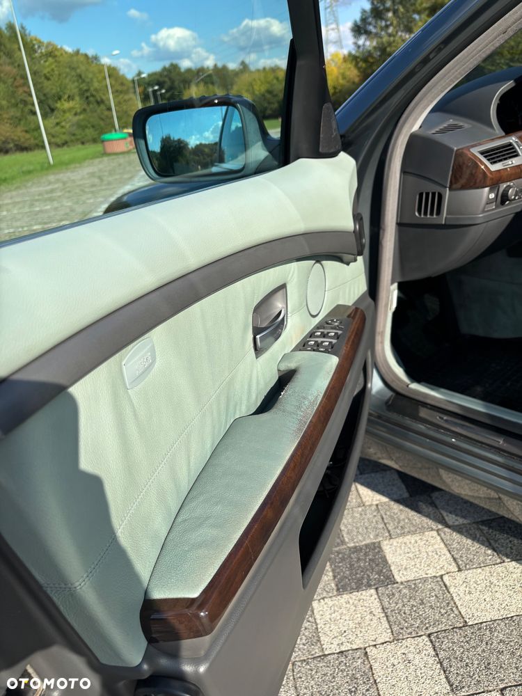 BMW Seria 7 745i - 15