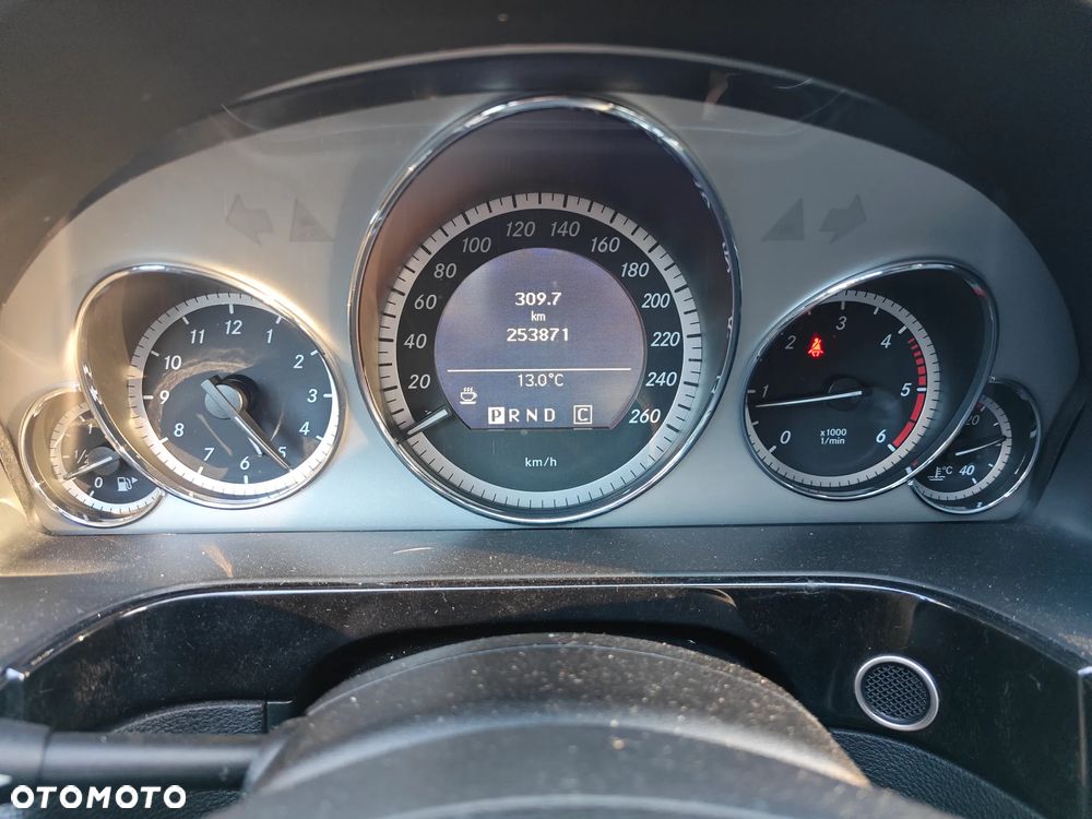 Mercedes-Benz Klasa E 200 CDI DPF BlueEFFICIENCY Automatik Avantgarde - 32