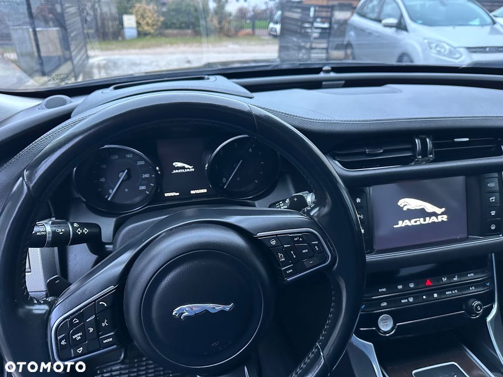 Jaguar XF 2.0 i4D Prestige - 17