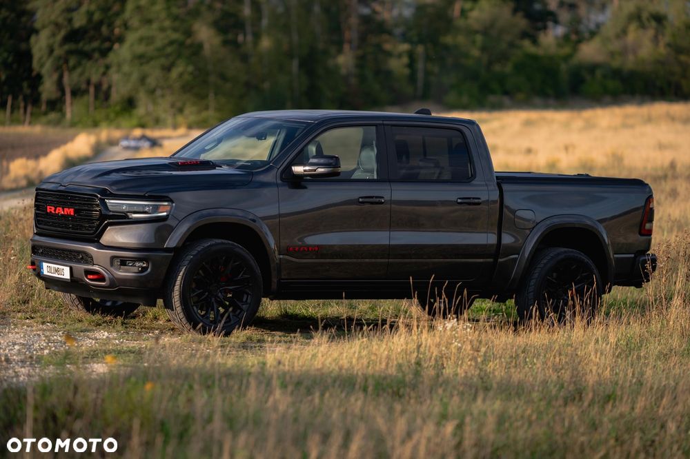 RAM 1500 Crew Cab Shortbed Limited - 32