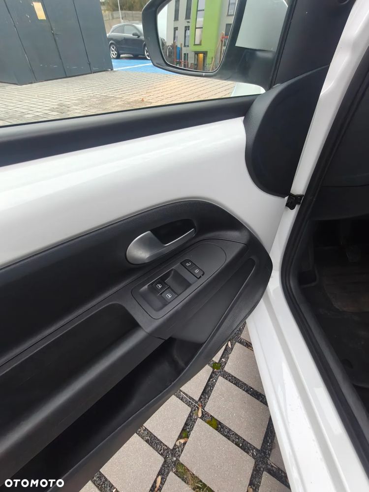 Volkswagen up! - 24