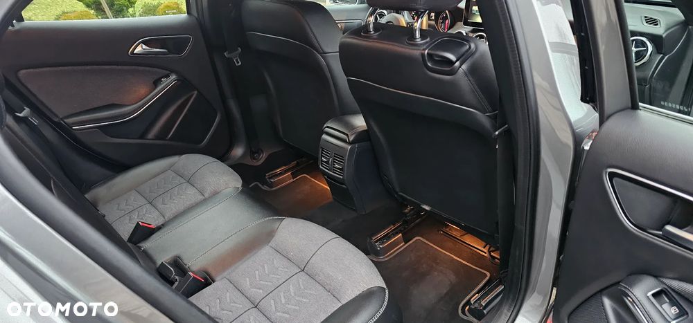 Mercedes-Benz GLA - 10