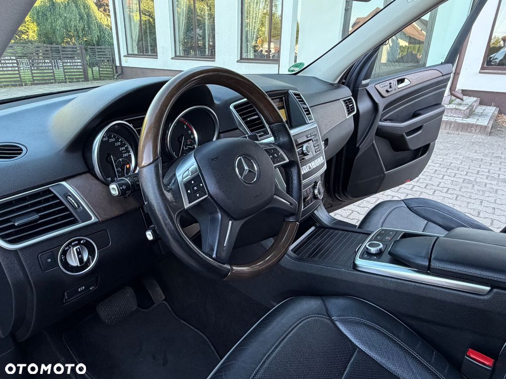 Mercedes-Benz ML 350 BlueTEC 4MATIC 7G-TRONIC Edition 1 - 24
