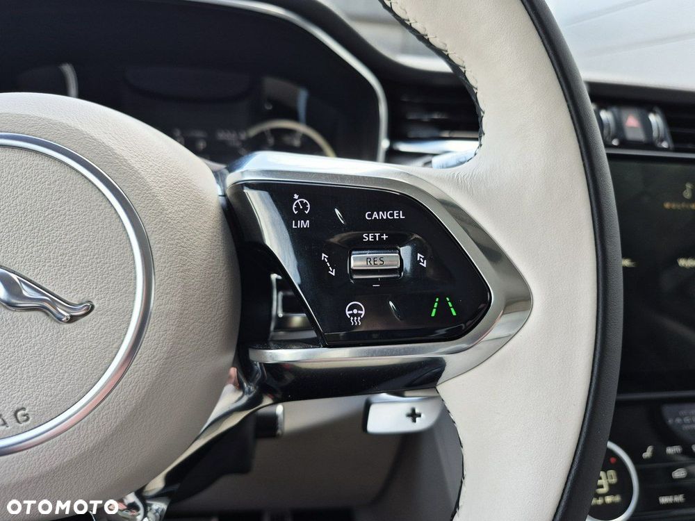 Jaguar F-Pace - 32