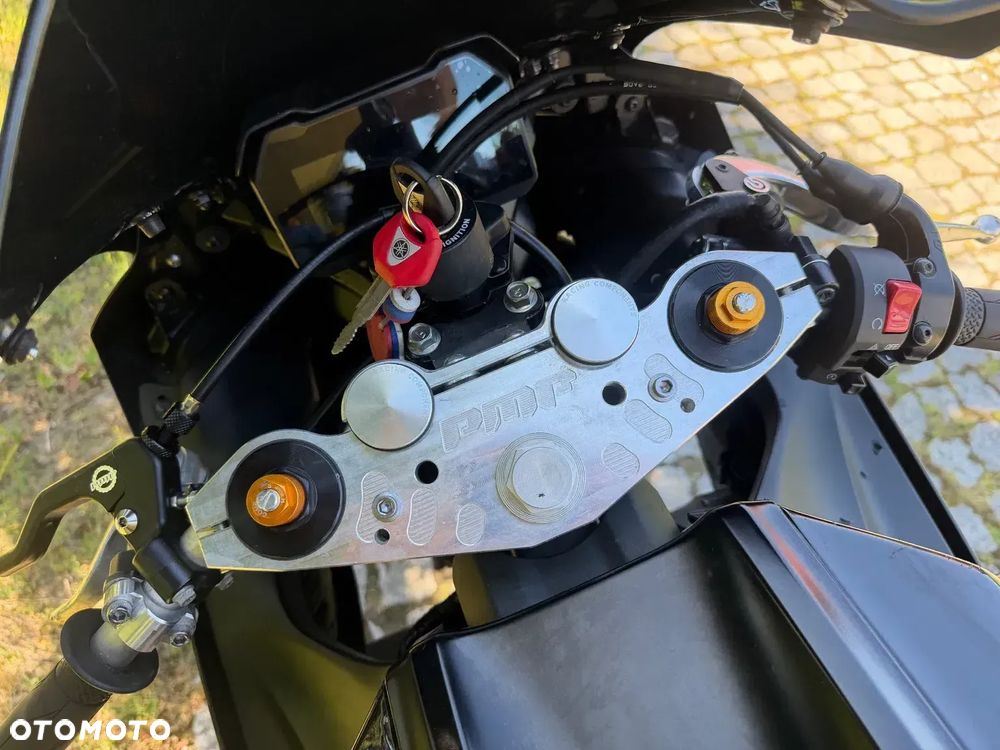 Yamaha R7 - 11