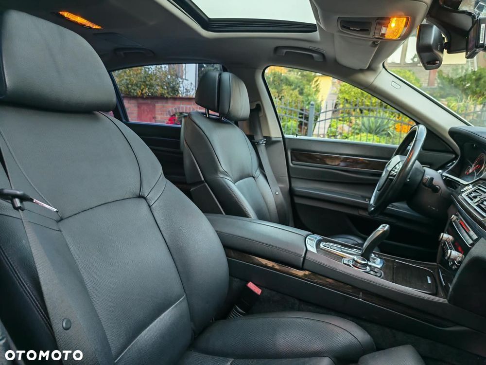 BMW Seria 7 740i L - 9