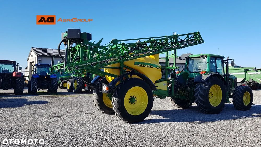 John Deere 824 - 10